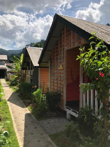 Beach Shack Chalet - Garden View Aframe Big Unit Kampong Juara Ngoại thất bức ảnh